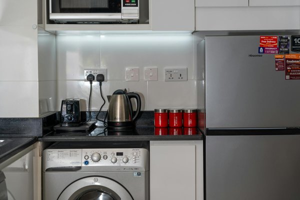 Papier peint chambre garçon : idées déco tendances et faciles à poser