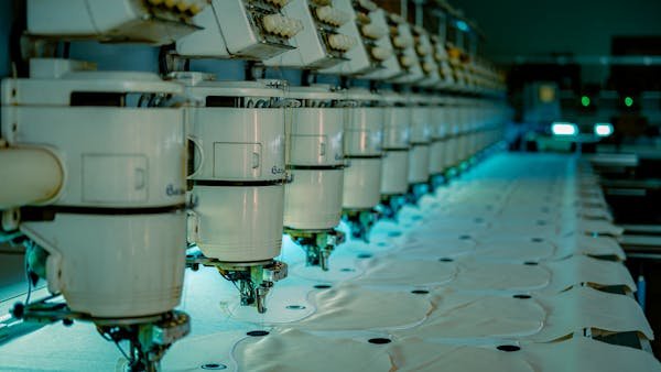 Les brodeuses industrielles : efficacité et précision à portée de main