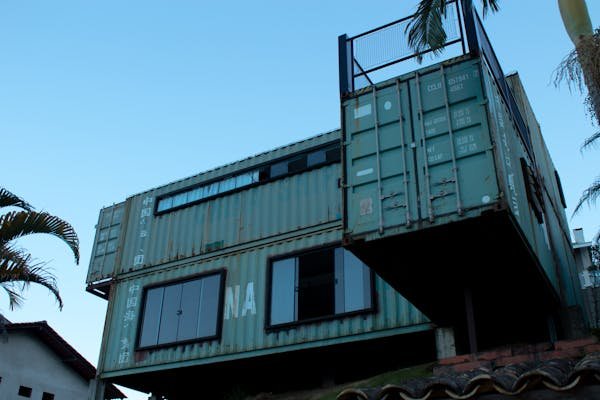 Clubs house : containers aménagés pour tous vos projets innovants
